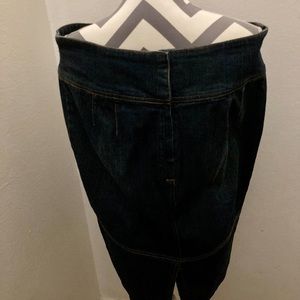 Jeanology Women’s, Dark Blue Wash, Distressed, Denim Skirt. Size 14.